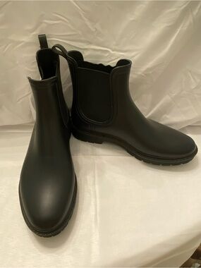 SERRA CLASSIC BLACK ANKLE RAINBOOTS WITH ELASTIC SIDES WOMENS SIZE 7